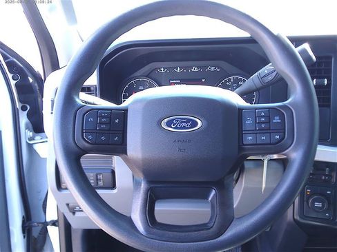Used 2025 Ford F250 XLT AWD/4WD image 13