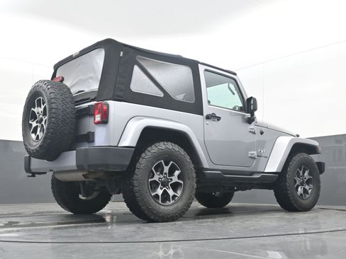 Used 2018 Jeep Wrangler Sahara w/ Connectivity Group image 28