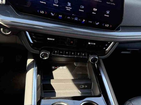 Used 2025 Chevrolet Suburban RST image 26