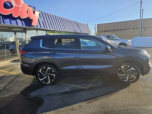 Used 2024 Mitsubishi Outlander AWD image 6