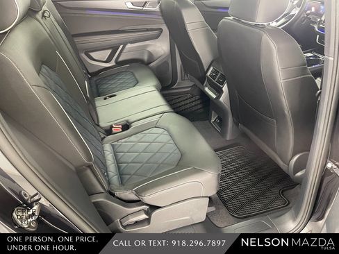 Used 2025 Volkswagen Atlas Cross Sport SEL Premium R-Line image 40