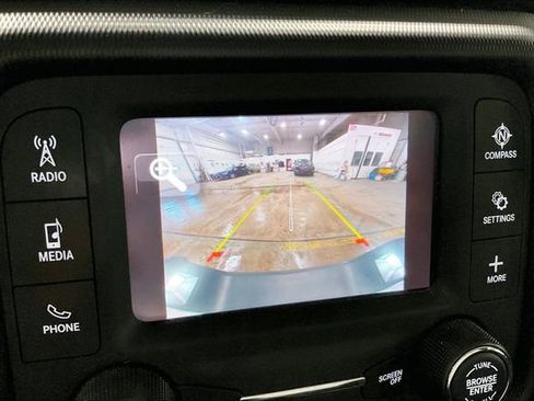 Used 2021 Jeep Gladiator Willys image 22