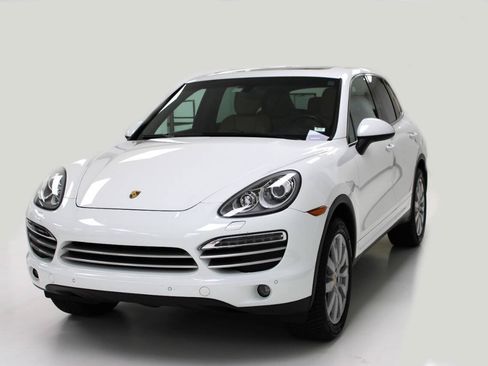 Used 2014 Porsche Cayenne Platinum Edition AWD/4WD image 3