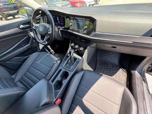 Used 2022 Volkswagen Jetta SE FWD image 25
