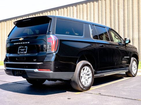 Certified 2025 Chevrolet Suburban LT AWD/4WD image 8
