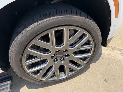 Used 2026 GMC Yukon Denali Ultimate w/ LPO, Floor Liner Package AWD/4WD image 17