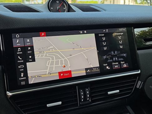 Used 2019 Porsche Cayenne AWD/4WD image 20