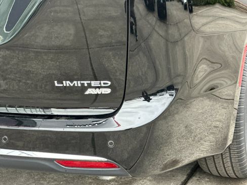 Used 2026 Chrysler Pacifica Limited AWD/4WD image 25