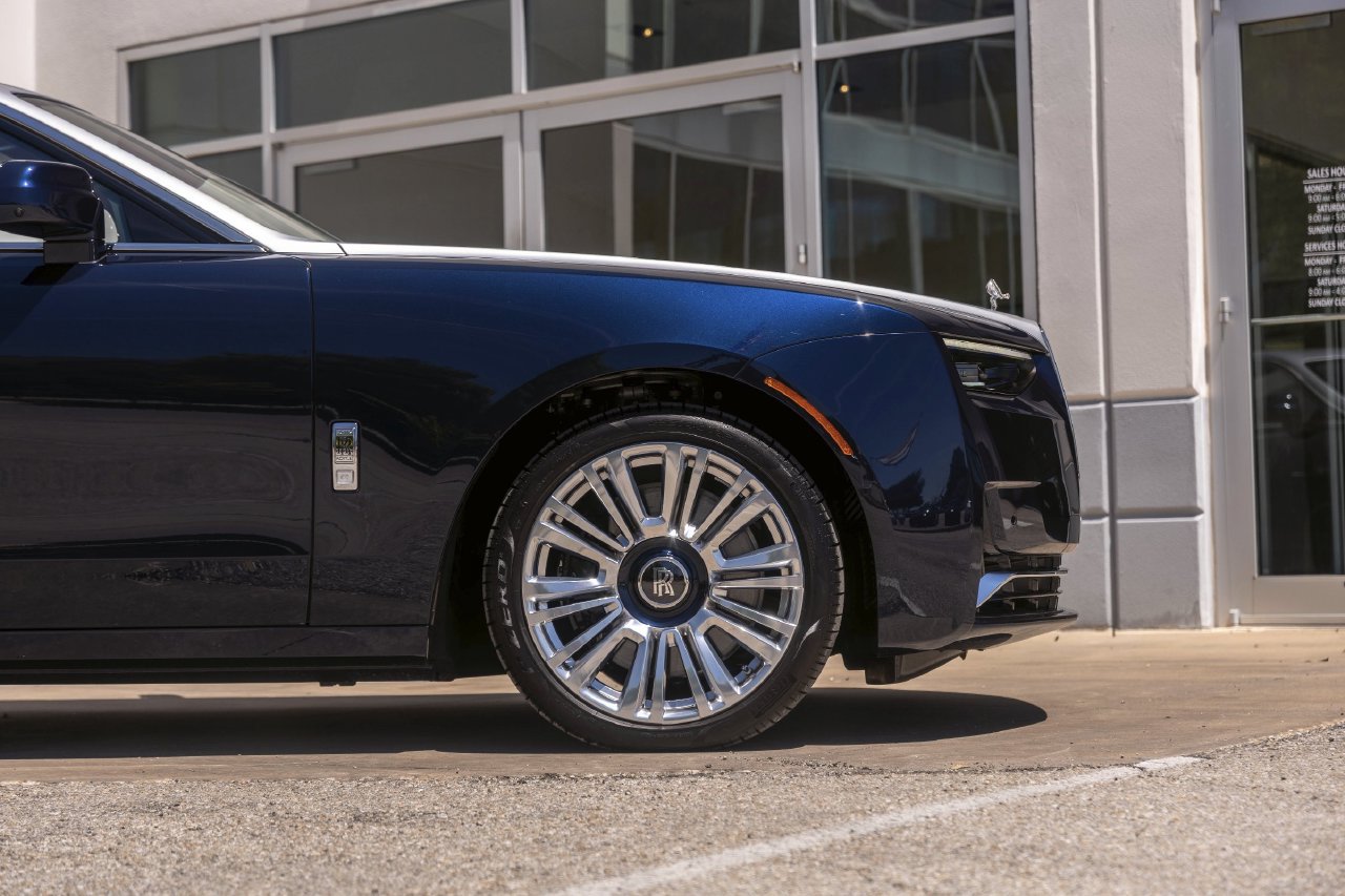 Certified 2025 Rolls-Royce Ghost AWD/4WD image 7