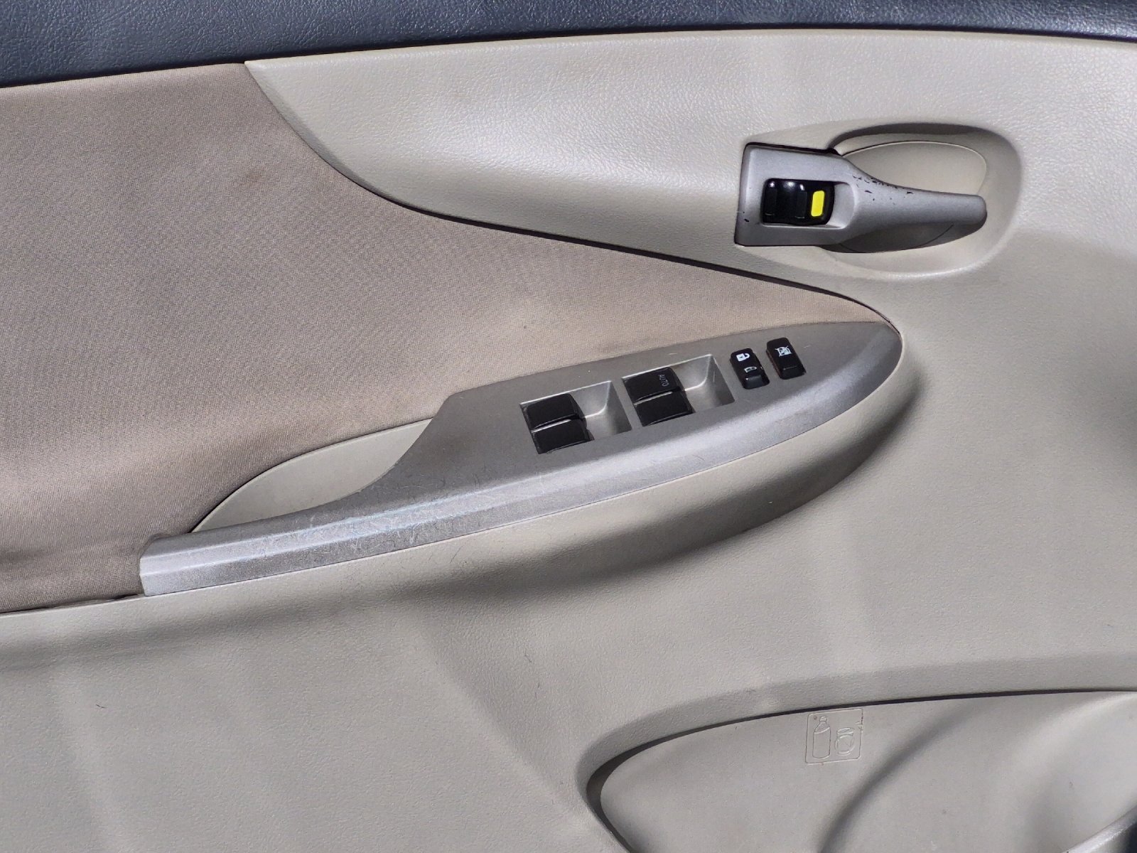 Used 2013 Toyota Corolla LE FWD image 10