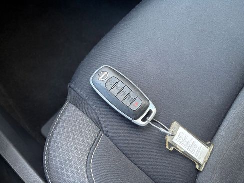 Used 2025 Nissan Pathfinder SV AWD/4WD image 21