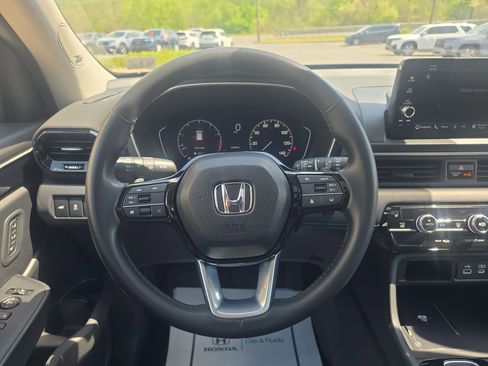 Used 2025 Honda Pilot Touring image 23