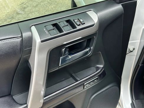 Used 2016 Toyota 4Runner Limited image 12