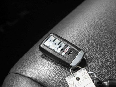 Used 2018 Acura TLX image 32