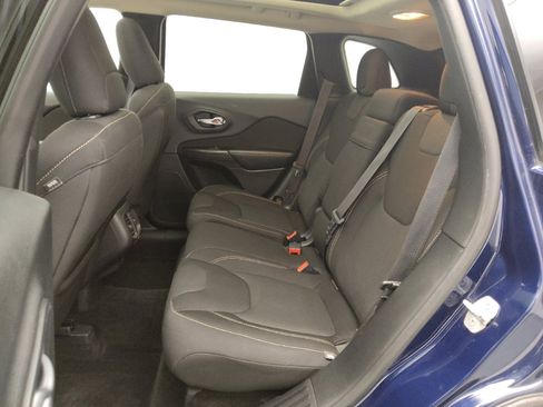 Used 2015 Jeep Cherokee Latitude w/ Comfort/Convenience Group image 18