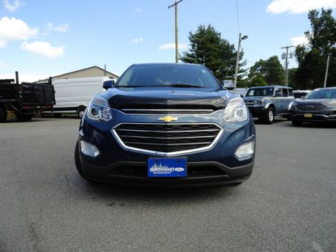 Used 2017 Chevrolet Equinox LT w/ Convenience Package AWD/4WD image 2