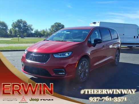 New 2026 Chrysler Pacifica Select image 8