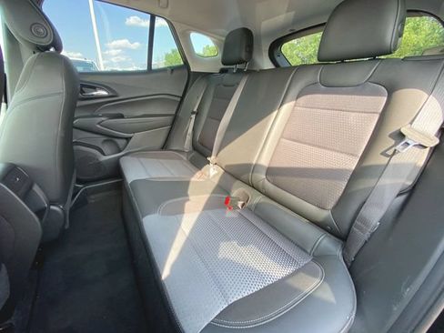 Used 2025 Chevrolet Trax LT w/ LT Convenience Package FWD image 23