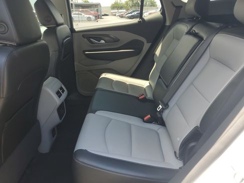 Used 2023 GMC Terrain SLT w/ Infotainment Package II FWD image 13