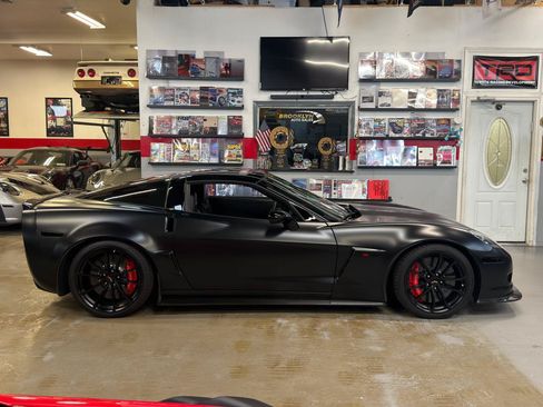 Used 2013 Chevrolet Corvette Z06 w/ 3LZ Preferred Equipment Group RWD image 5