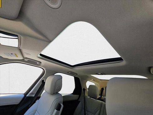 New 2025 Land Rover Discovery S image 16