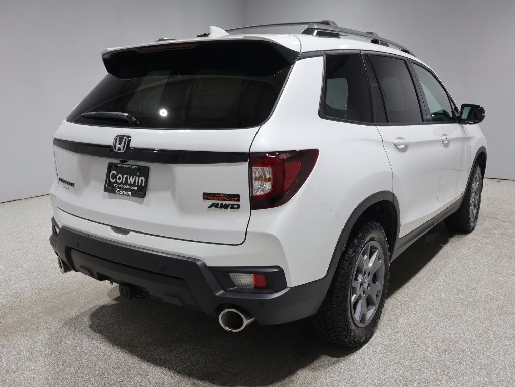 Used 2024 Honda Passport TrailSport image 2