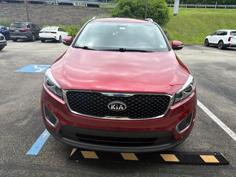 Used 2016 Kia Sorento AWD w/ LX Convenience Package image 2