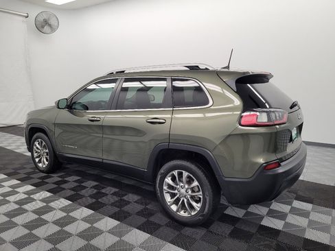 Used 2020 Jeep Cherokee Latitude Plus w/ Mopar Interior Package FWD image 3