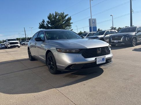 Used 2025 Honda Accord SE image 3
