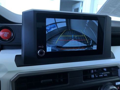 Used 2024 Toyota Tacoma TRD Off-Road image 21