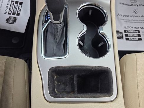 Used 2019 Jeep Grand Cherokee Laredo RWD image 17