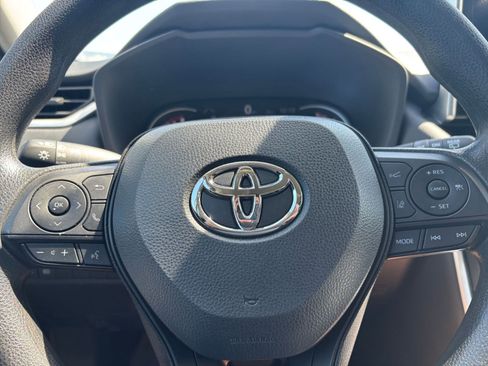 Used 2025 Toyota RAV4 XLE w/ Convenience Package image 30