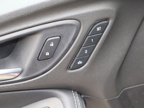 Used 2020 Buick Encore GX Essence w/ Experience Buick Package FWD image 20