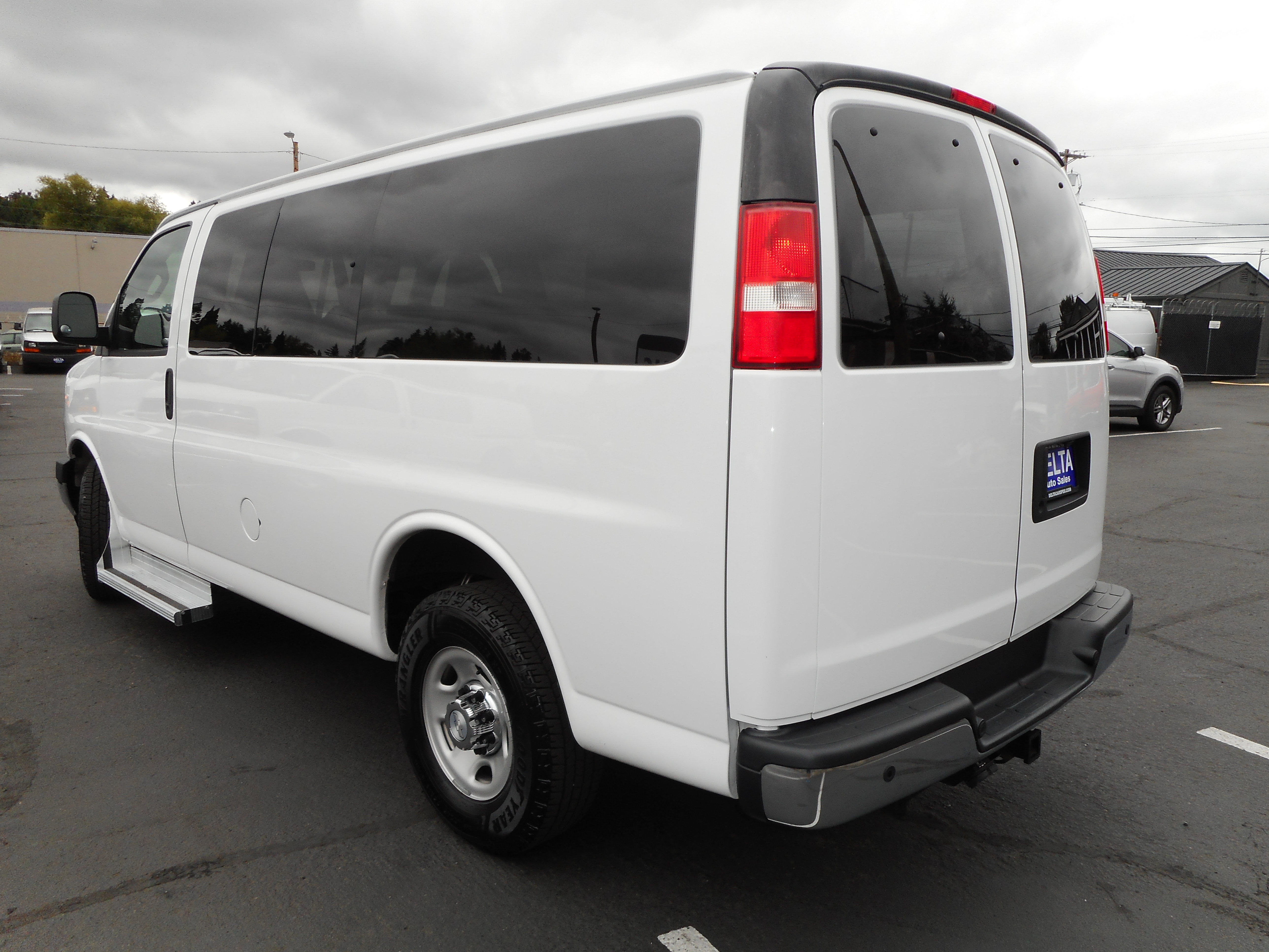 Used 2017 Chevrolet Express 3500 LT w/ LT Preferred Equipment Group RWD image 10