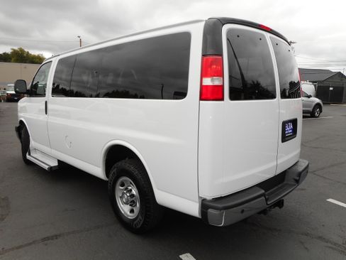 Used 2017 Chevrolet Express 3500 LT w/ LT Preferred Equipment Group RWD image 10