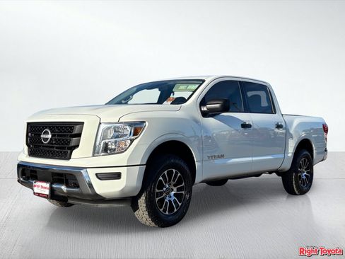 Used 2023 Nissan Titan SV AWD/4WD image 2