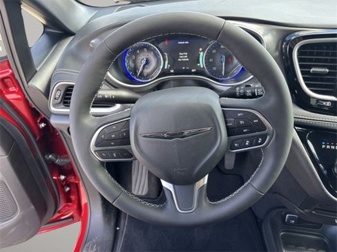 New 2026 Chrysler Pacifica Select image 12