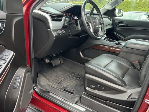 Used 2019 GMC Yukon XL SLT w/ Open Road Package AWD/4WD image 9