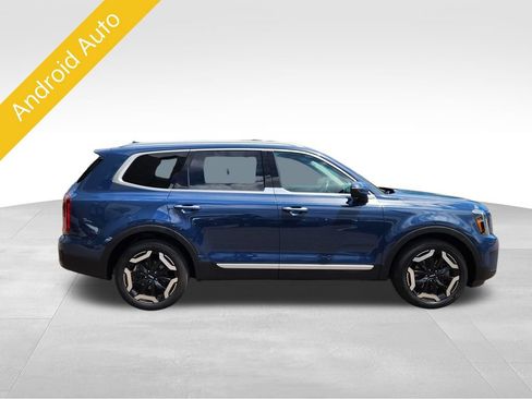 Certified 2023 Kia Telluride S w/ S Sunroof Package AWD/4WD image 4