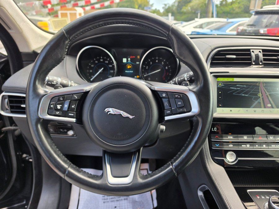 Used 2020 Jaguar F-PACE Prestige AWD/4WD image 25