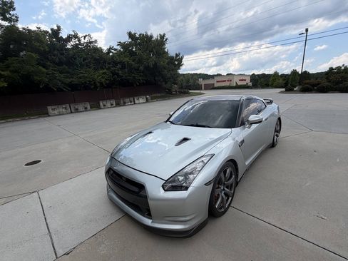 Used 2009 Nissan GT-R Premium AWD/4WD image 25
