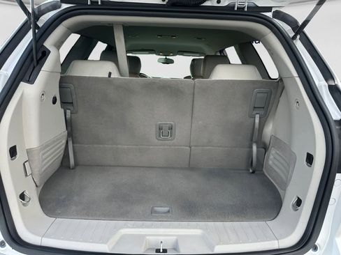Used 2017 Buick Enclave Leather FWD image 18