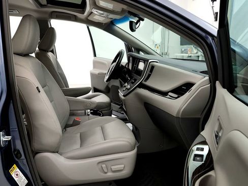 Used 2017 Toyota Sienna XLE FWD image 14