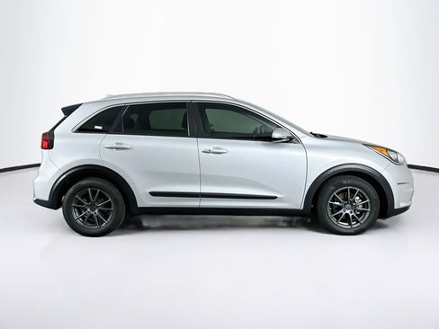 Used 2018 Kia Niro EX FWD image 10