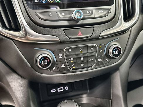 Used 2021 Chevrolet Equinox LT FWD image 22