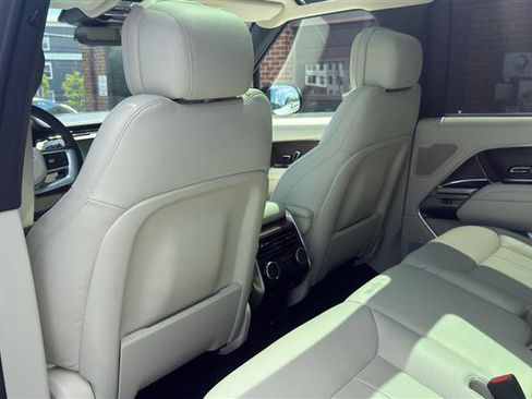 Used 2025 Land Rover Range Rover SE AWD/4WD image 24