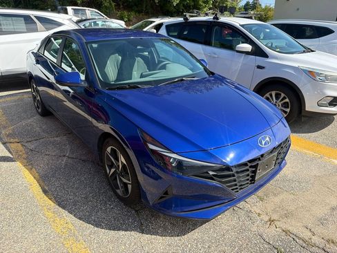 Used 2023 Hyundai Elantra SEL w/ Convenience Package FWD image 5