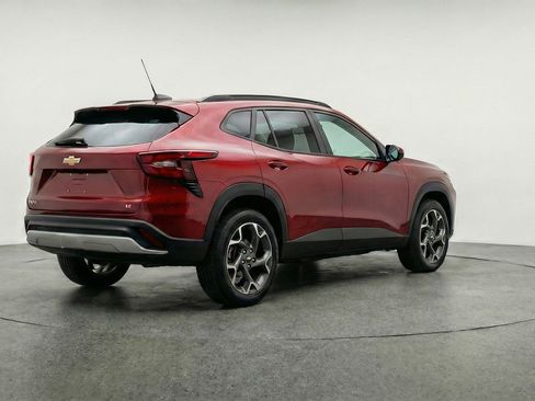 Used 2025 Chevrolet Trax LT image 9