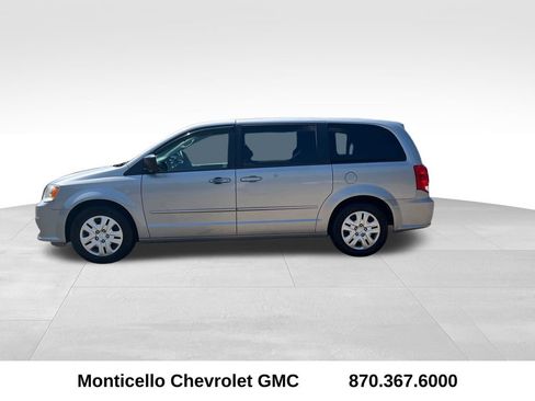 Used 2017 Dodge Grand Caravan SE w/ UConnect Hands-Free Group FWD image 6