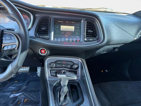 Used 2015 Dodge Challenger SRT image 13